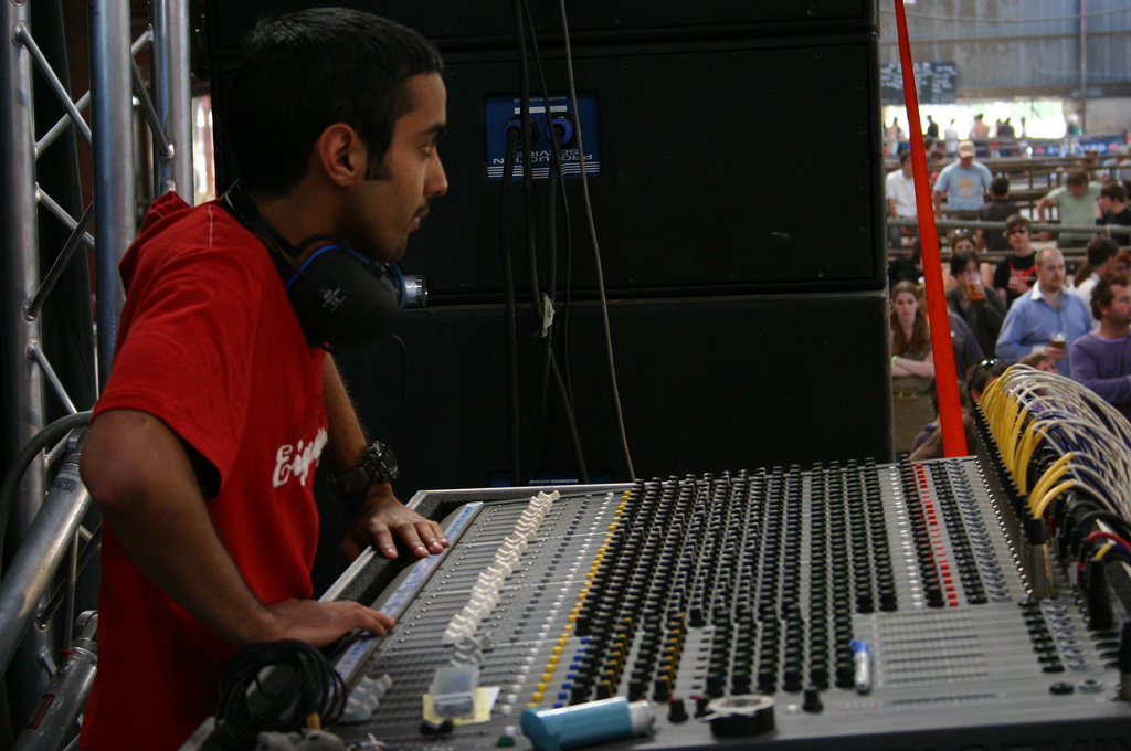 Live Sound Reinforcement and Mixing